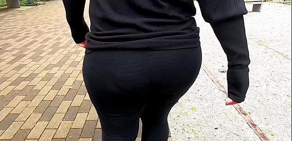 Mom Vpl Thick Ass Public